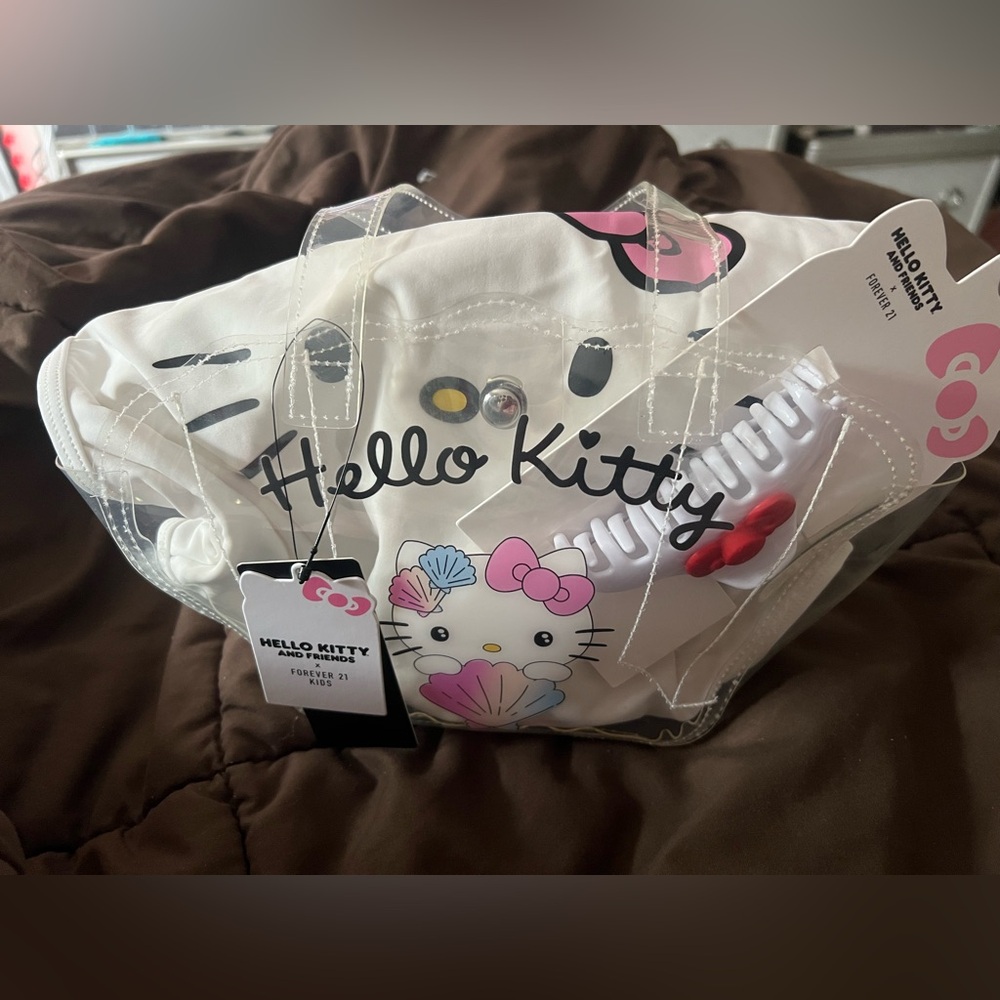 Hello Kitty White and Pink Graphic Tote bundle
